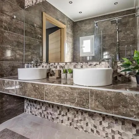 Apartment 4 Bedroom Penthouse In Center Of