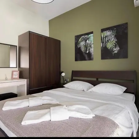 4 Bedroom Penthouse In Center Of Apartment *