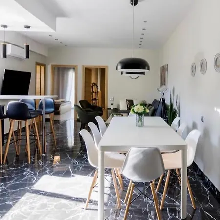 4 Bedroom Penthouse In Center Of